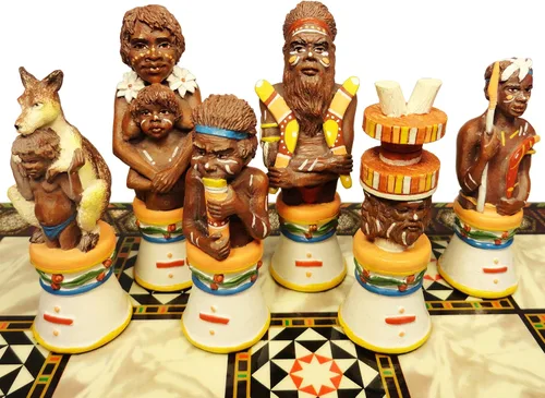 Vista 2 de Aborígenes australianos tribales hombres de ajedrez conjunto aborigen NO Junta - NO Board