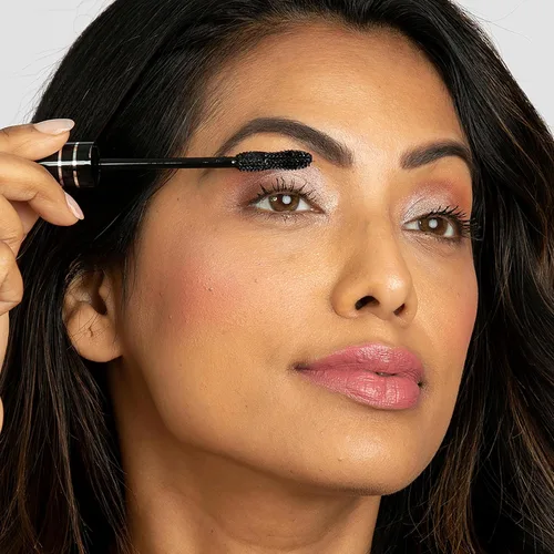 Vista 4 de Billion Dollar Beauty Forever - Máscara de pestañas de tubo negro para una longitud y volumen extremos, fórmula impermeable a prueba de manchas