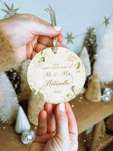 Vista 5 de Adorno personalizado Mr y Mrs 2024, Adorno personalizado de primera Navidad como Mr y Mrs para parejas, regalos de boda personalizados, primera