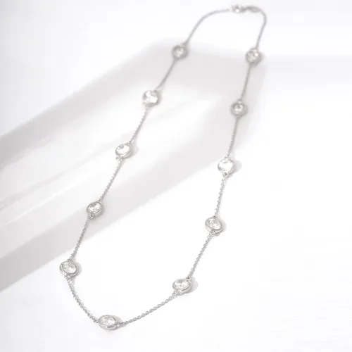 Vista 3 de Tienda Essentials Collar de plata de ley chapada en platino o oro hecho con circonitas Infinite Elements (anteriormente colección Tienda)
