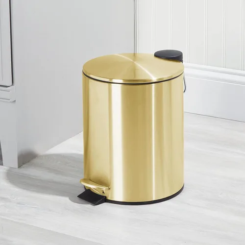 Vista 2 de mDesign Cubo de basura de metal de 1.3 galones/5 litros con escalón redondo, contenedor de basura con tapa para baño, tocador, dormitorio, cocina