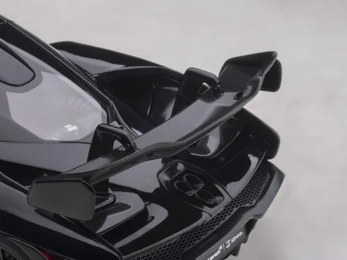 Vista 5 de McLaren Senna Stealth Cosmos Black con detalles de carbono modelo 1/18 de Autoart 76076