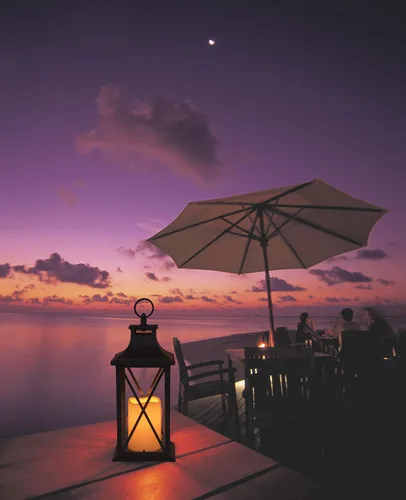 Vista 4 de YAKii Farol vela decorativo de 14 pulgadas, sin llama, con temporizador LED de plástico, para colgar en interiores y exteriores, decoración del día