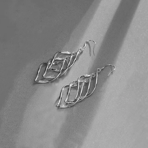 Vista 6 de Aretes colgantes de plata de ley chapados en oro de 14 quilates para mujer