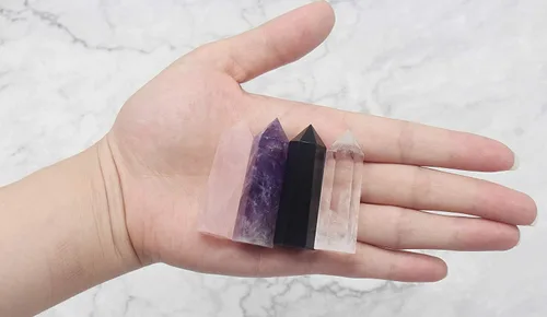 Vista 4 de Luckeeper Varitas de cristal curativo, cristal de amatista de 2 pulgadas, cuarzo rosa, cuarzo transparente y obsidiana negra, 6 piedras facetadas