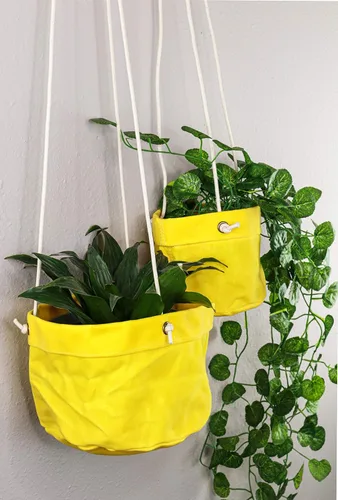 Vista 3 de Caldo Dos perchas para plantas, perfectas para decoración de interiores o exteriores (amarillo)