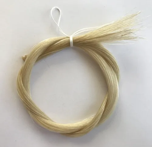 Vista 2 de MI&VI Pelo clásico de caballo mongol para arcos de violín y viola - Sin blanquear, blanco 29.5 pulgadas (1 madeja, preparado, incluye tapón y cuña)