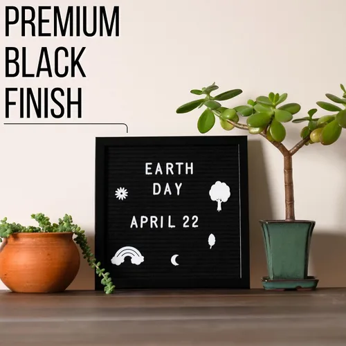 Vista 2 de Tablero de letras de fieltro negro de 10 x 10 pulgadas, marco de madera negro con letras blancas intercambiables para decoración del hogar, tablero