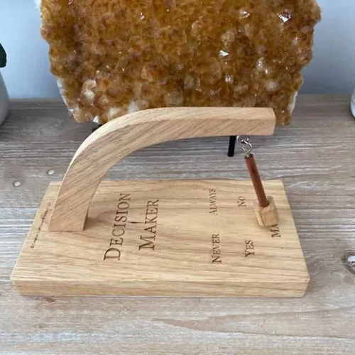 Vista 3 de Firlar Creativo tomador de decisiones magnético, tomador de decisiones de madera con péndulo magnético para decisiones, escritorio de decisión