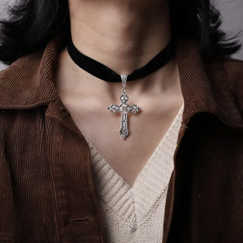 Vista 2 de Sacina Collar de cruz gótica, collar de cruz negra de aleación de zinc, Halloween, regalo de joyería gótica de Navidad para mujer, Zinc, No es una