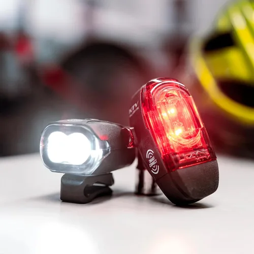 Vista 6 de LEZYNE KTV Pro - Juego de luces inteligentes para bicicleta, luces LED programables, 20 horas de funcionamiento, recargable por USB, 200 lúmenes