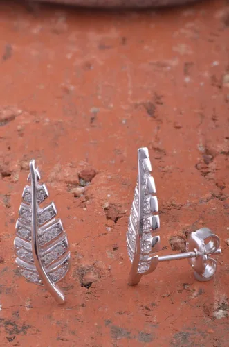 Vista 4 de Aretes de plata de ley chapados en rodio para mujer, circonita cúbica, con plumas, para mujer, regalos para mamá, esposa, novia, Circonita cúbica