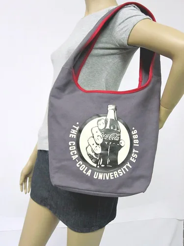 Vista 4 de Botella de vidrio clásica con licencia oficial Coca-Cola University Hobobag