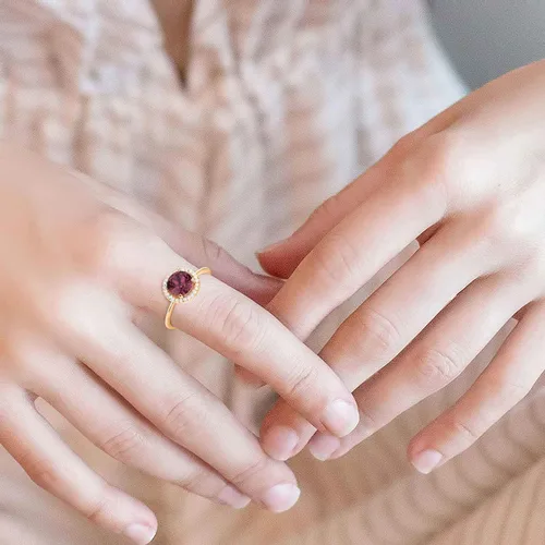 Vista 2 de PAVOI - Anillos chapados en oro de 14K con cristal de piedra natal Anillos para mujer