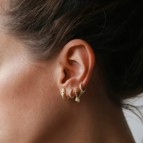 Vista 2 de VACRONA - Aretes tipo arracadas para mujer, chapados en oro de 14 quilates, diseño de aro de arracada