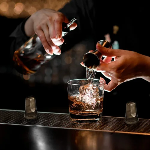 Vista 5 de Chengu 24 fundas para botellas de licor, cubiertas de boquilla para botellas, dispensador universal de vertido, tapas de boquilla de goma