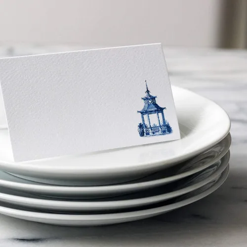 Vista 3 de Nancy Nikko Tarjetas de lugar - Azul y blanco GAZEBO PAGODA para bodas, duchas y cenas. Estilo de tienda de mesa, puntuado para plegarse fácilmente.