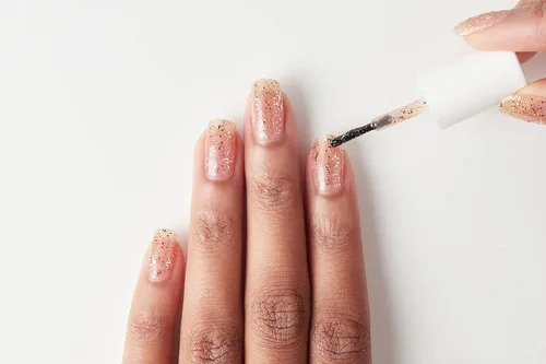 Vista 8 de ella+mila Profesional, de Secado Rápido, Esmalte de Uñas Oro de Larga Duración y Resistente a las Astillas (Drippin' Gold - 0.45 fl oz) 17-free