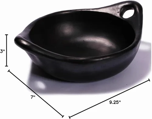 Vista 4 de Ancient Cookware, Plato redondo de arcilla Chamba con asas, pequeño, 16 onzas