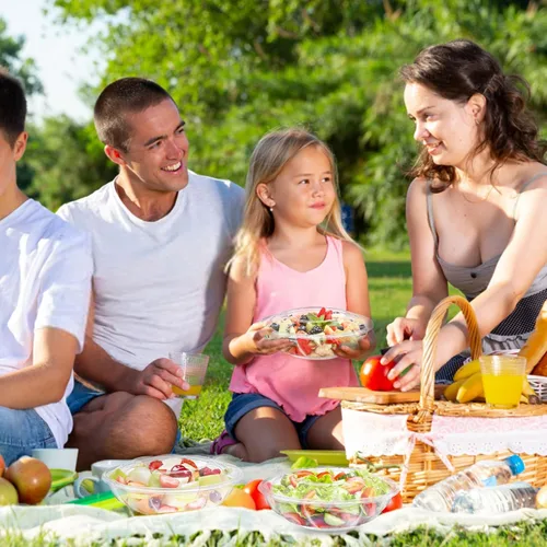 Vista 9 de Paquete de 50 cuencos de ensalada de plástico con tapas, recipiente desechable de 18 onzas para ensalada para el almuerzo, cuencos transparentes
