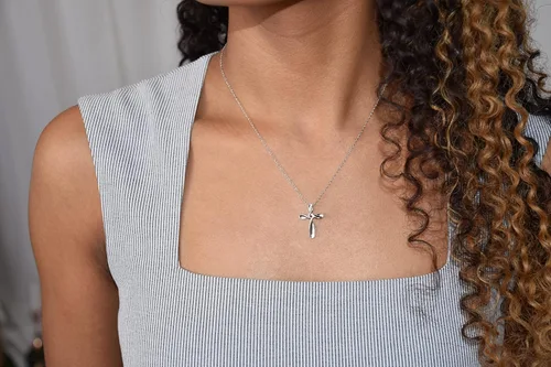 Vista 4 de Boston Bay Diamonds Sterling Silver Infinity Birthstone Cross Necklace 01 de enero - Granate genuino