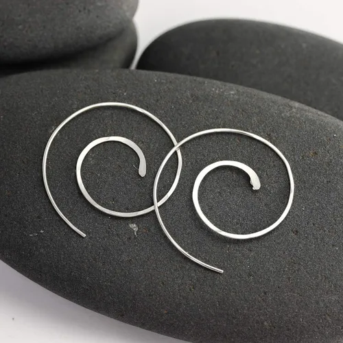Vista 31 de Aretes de aro finos martillados, elegantes plata esterlina geométrica sólida, relleno de oro y relleno de oro rosa; para mujer por Lotus Stone