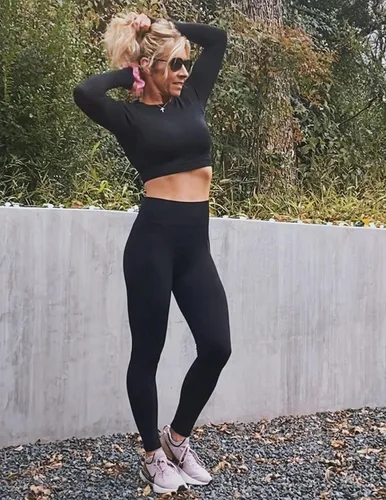 Vista 3 de FRESOUGHT Conjuntos de entrenamiento para mujer 2 piezas camiseta corta de manga larga sin costuras y leggings de cintura alta ropa deportiva a