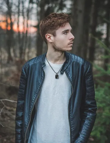 Vista 7 de Airrty Collar con colgante de letra A-Z con inicial para hombres y mujeres, chapado en plata de ley, collares de letras para hombres, caja cuadrada