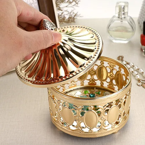 Vista 6 de Hipiwe Joyero de metal hueco con tapa, organizador de joyas con espejo dorado, anillo y aretes, collar, caja de almacenamiento para decoración