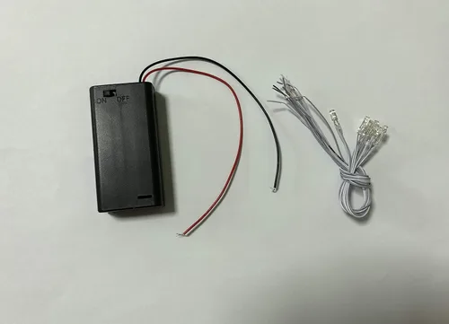 Vista 7 de Flever Accesorio de casa de bricolaje para casa de muñecas en miniatura, 3 paquetes de baterías AA con 6 cables de luz LED