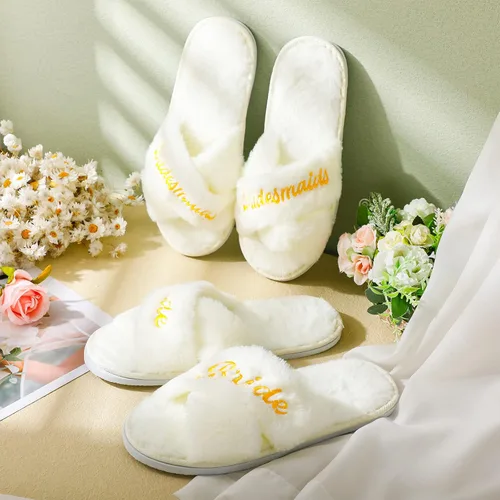 Vista 3 de JenPen 7 pares de pantuflas peludas para damas de honor con banda cruzada Blanco