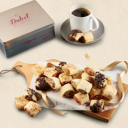 Vista 9 de Dulcet Gift Baskets, Surtido de latas de regalo para el Día del Padre con chispas de chocolate, frambuesa, canela y albaricoque, lata de regalo