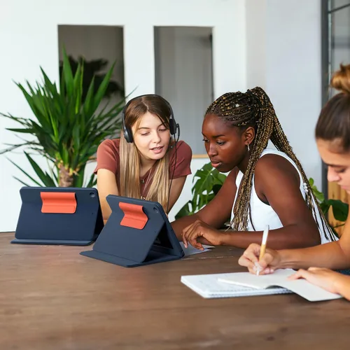 Vista 11 de Logitech Rugged Combo 3 Touch iPad® Funda de teclado con trackpad y conector inteligente para iPad (7ª, 8ª y 9ª generación) para educación - Azul