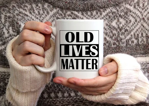 Vista 5 de Rogue River Tactical La mejor taza de café divertida Old Lives Matter Senior Citizen Novedad Taza de Jubilación Cumpleaños Gag Regalo Mamá Papá