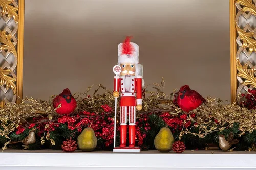 Vista 5 de Clever Creations Red Candyman - Cascanueces de madera tradicional de 15 pulgadas, decoración navideña festiva para estantes y mesas