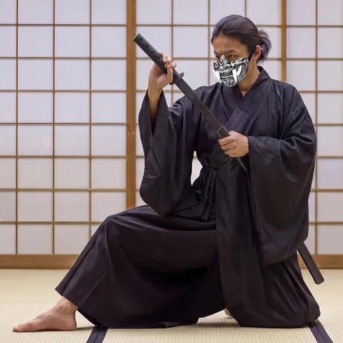 Vista 4 de Shihanee Juego de 3 piezas de bata negra Samurai con espada retráctil 3D