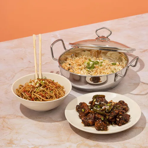 Vista 2 de Vinod Utensilios de cocina para inducción Kadai con tapa plateada 2 litros