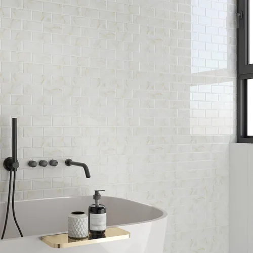 Vista 5 de Livelynine 16 Azulejos de Oro de Mármol Despegar y Pegar Salpicaduras para Cocina Adhesivos de Azulejos de Pared para Baño Salpicaduras Impermeables