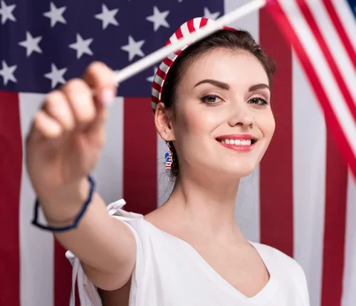 Vista 3 de Aretes patrióticos de bandera estadounidense, aretes colgantes para el día de la independencia, regalo de joyería para mujeres y niñas
