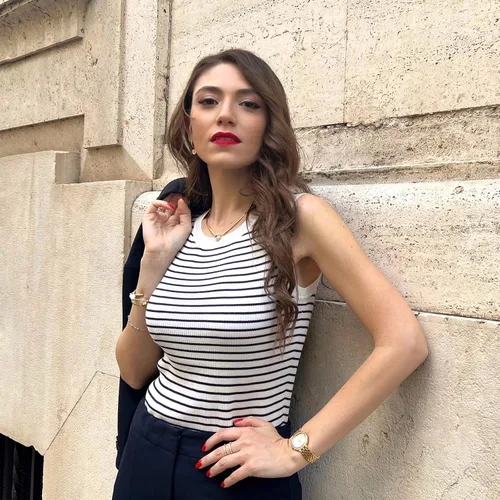 Vista 3 de GOELIA Camisetas sin mangas de verano para mujer, estilo casual, sin mangas, cuello corazón, ajustadas, básicas, para salir, camisetas de punto