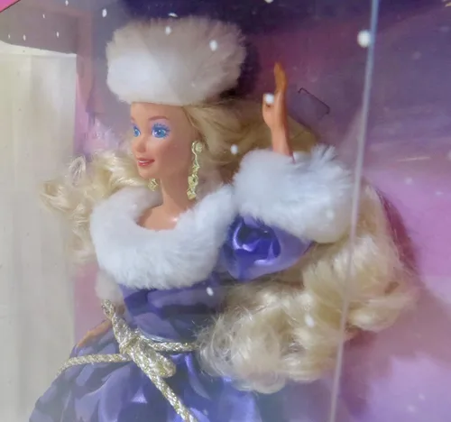 Vista 4 de Mattel Barbie Winter Royale