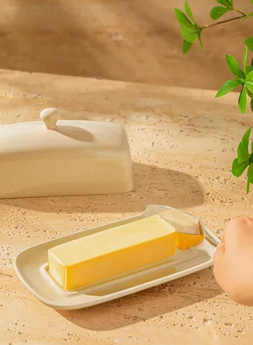 Vista 5 de Sweese Mantequillera con tapa, manteca de porcelana, soporte para mantequilla de 7.8 pulgadas con cubierta de asa, recipiente de mantequilla Beige
