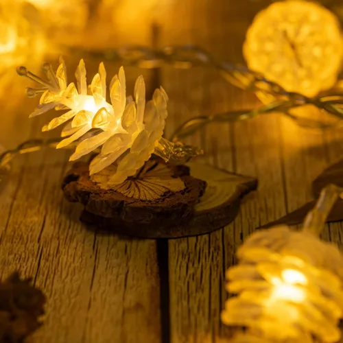 Vista 3 de Cadena de luces de piña con pilas, 17.5 pies, 35 conos de pino, 8 modos, funciona con pilas, luz decorativa de hadas (piña) Distancia de 6