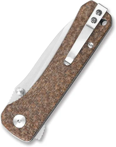 Vista 4 de QSP Hawk - Cuchillo de bolsillo plegable, 3.22 pulgadas Sandvik 14C28N Cuchillo EDC de hoja de satén de dos tonos, mango de micarta áspero marrón