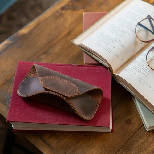 Vista 6 de Londo Funda de piel auténtica para gafas, gafas de sol, gafas y gafas con imán, CanelaEscapada nocturna