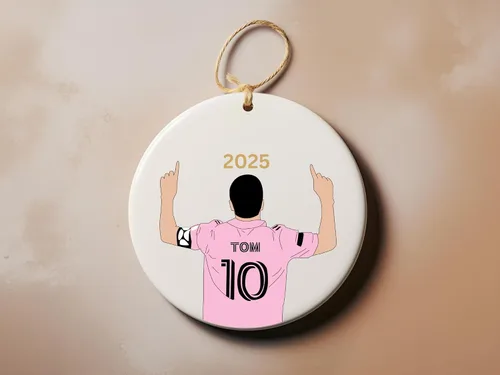 Vista 4 de Adorno de cerámica de fútbol navideño personalizado, regalos de mini pelota de equipo de fútbol, regalo personalizable, recuerdo
