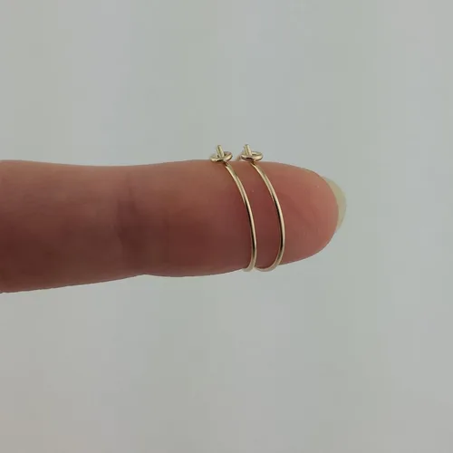 Vista 9 de Aretes de aro finos medianos de oro de 14 quilates para mujer, ligeros, minimalistas, para uso diario, de 1.5 pulgadas