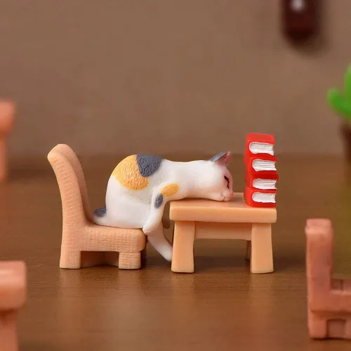 Vista 4 de Juego de 10 piezas de juguetes de personaje de gato Kawaii para decoración de tartas, figuras de gato, decoración de escritorio, regalo de Navidad