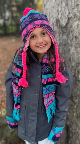 Vista 2 de N'Ice Caps, juego de accesorios gorra, bufanda, guante tejidos de sherpa con estampado para chicas.