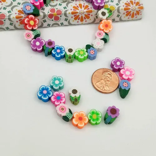 Vista 2 de 200 cuentas de arcilla polimérica de flores, cuentas espaciadoras de flores mixtas para hacer pulseras, collares, joyas